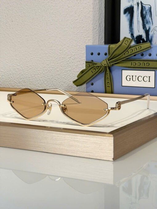 Kính thời trang Gucci V878