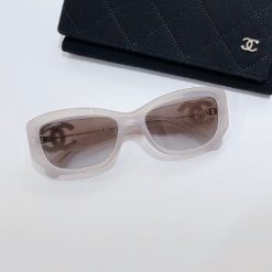 Alternative view of Kính CHANEL V735