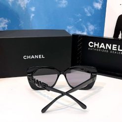 Alternative view of Kính CHANEL V748